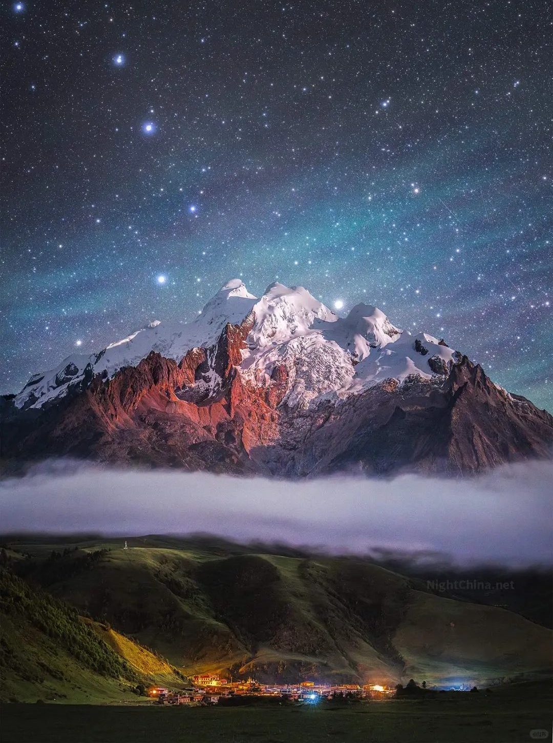 雪山之上，是人间与宇宙的对望 _ 夜空中国